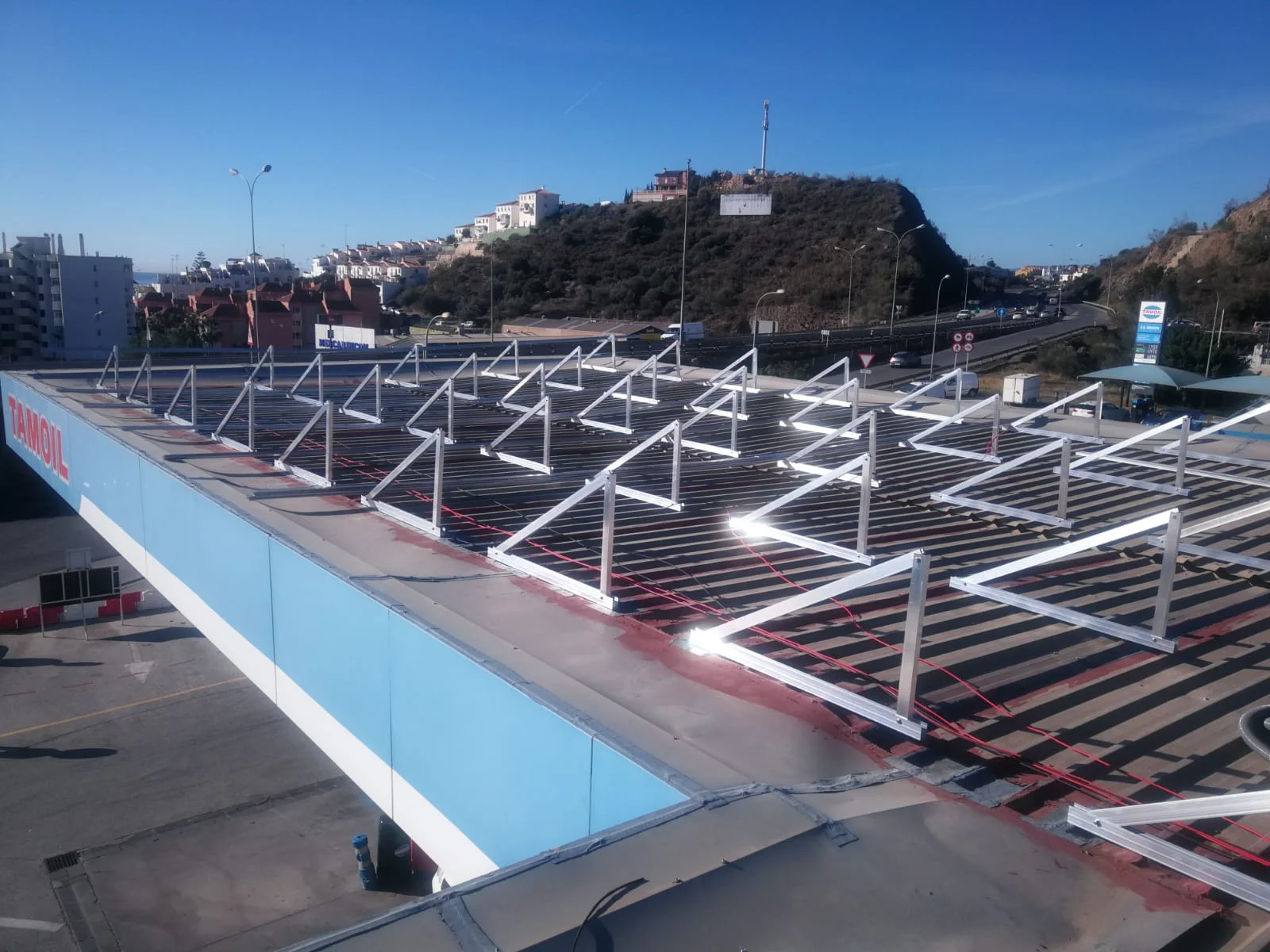 instalacion placas solares 100kw gasolinera