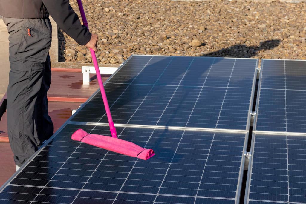 como limpiar placas solares